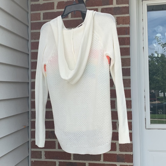 V-neck ivory sweater with rainbow design on front - Picture 3 of 4